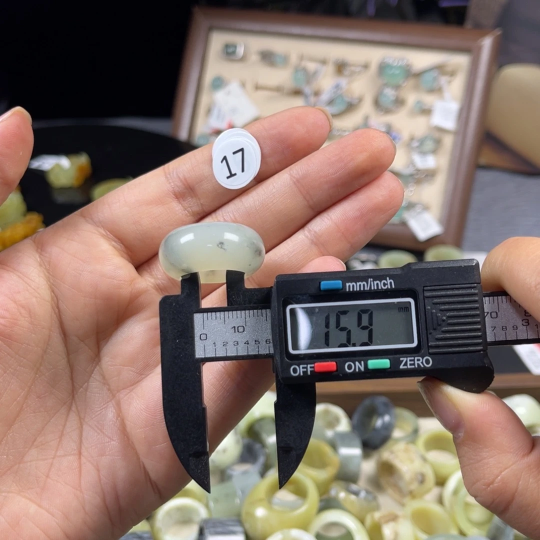 蛇纹石玉未镶嵌戒指