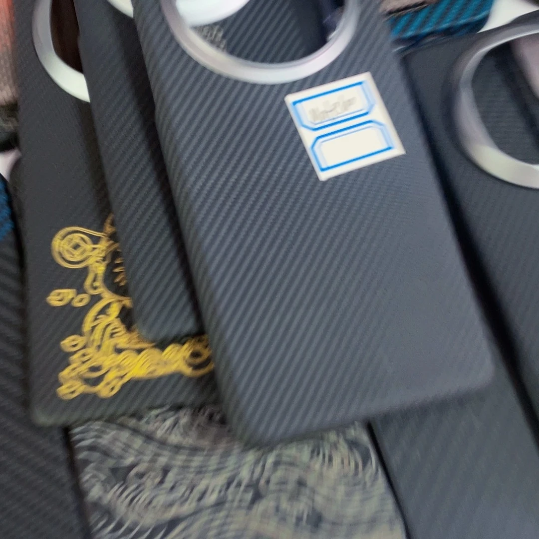 Mate60黑灰无磁吸
