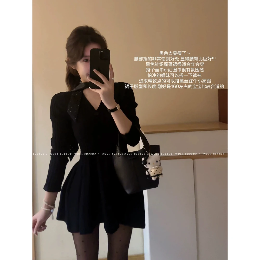 黑色V领长袖针织开衫连衣裙女装2025秋季新款收腰显瘦花苞短裙子