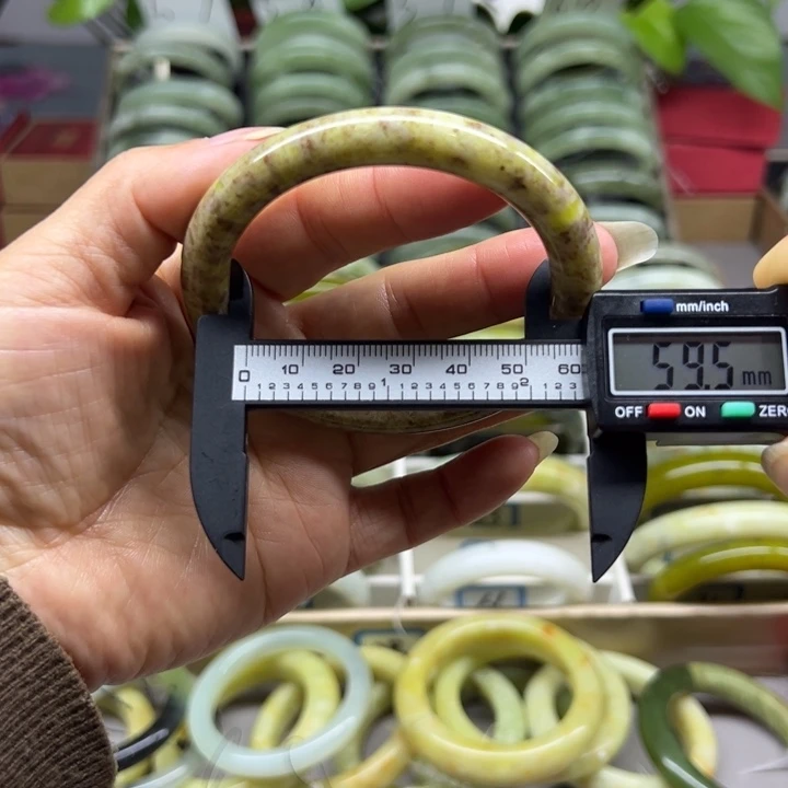 蛇纹石玉未镶嵌手镯62