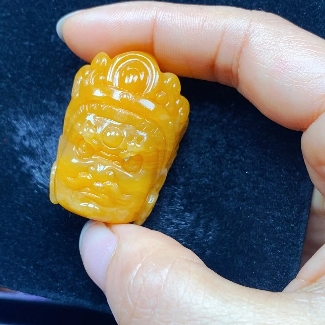 未镶嵌石英质玉（黄龙玉）颈饰