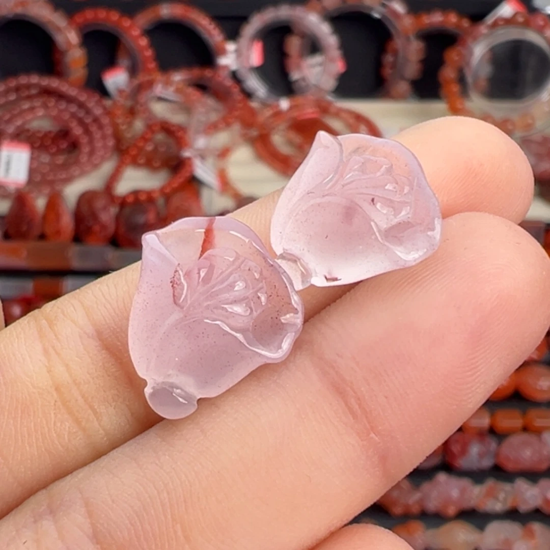 南红玛瑙未镶嵌颈饰玉兰花