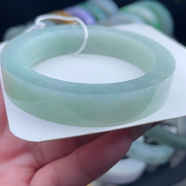 定制翡翠未镶嵌翡翠手镯