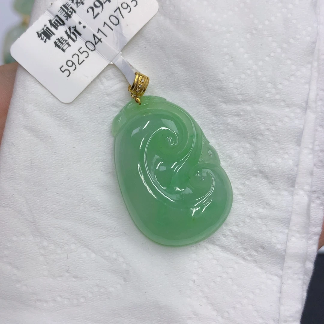 翡翠18K金镶嵌颈饰纤****)翡翠