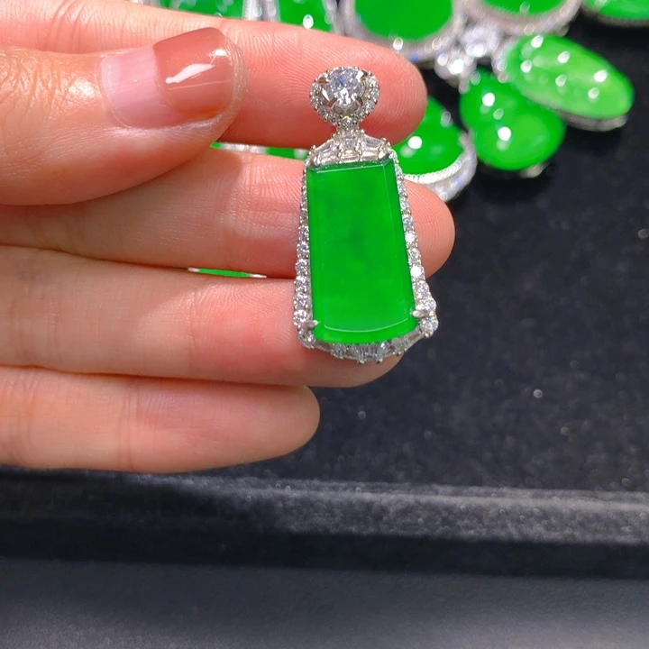 翡翠银S925镶嵌颈饰一个