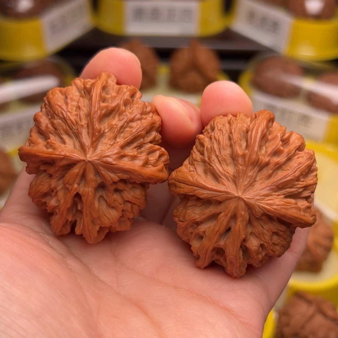 文玩核桃吊坠野牛