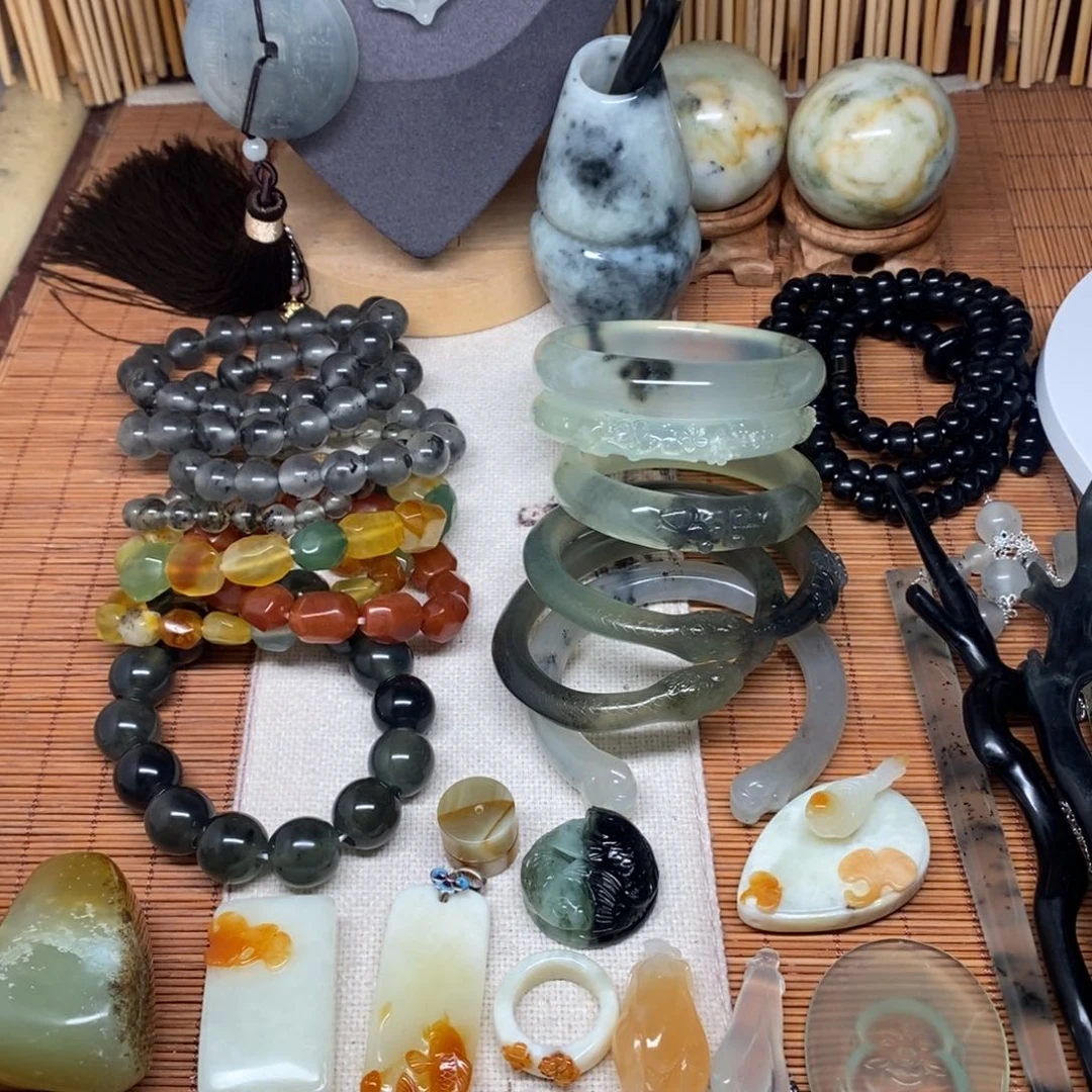 蛇纹石玉未镶嵌挂件