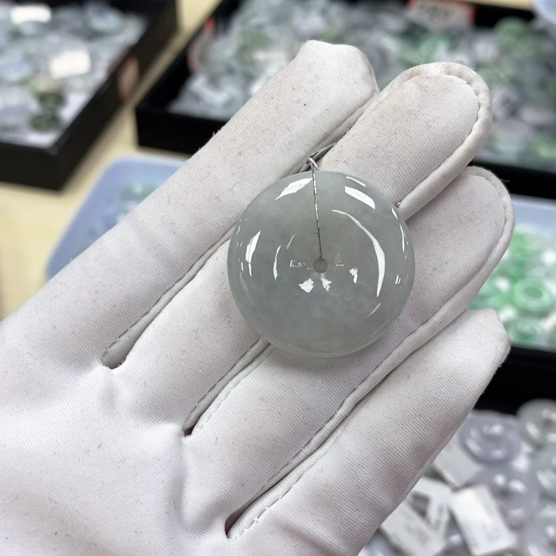 翡翠颈饰未镶嵌平安扣