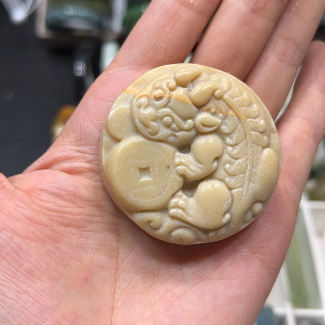 未镶嵌蛇纹石玉颈饰