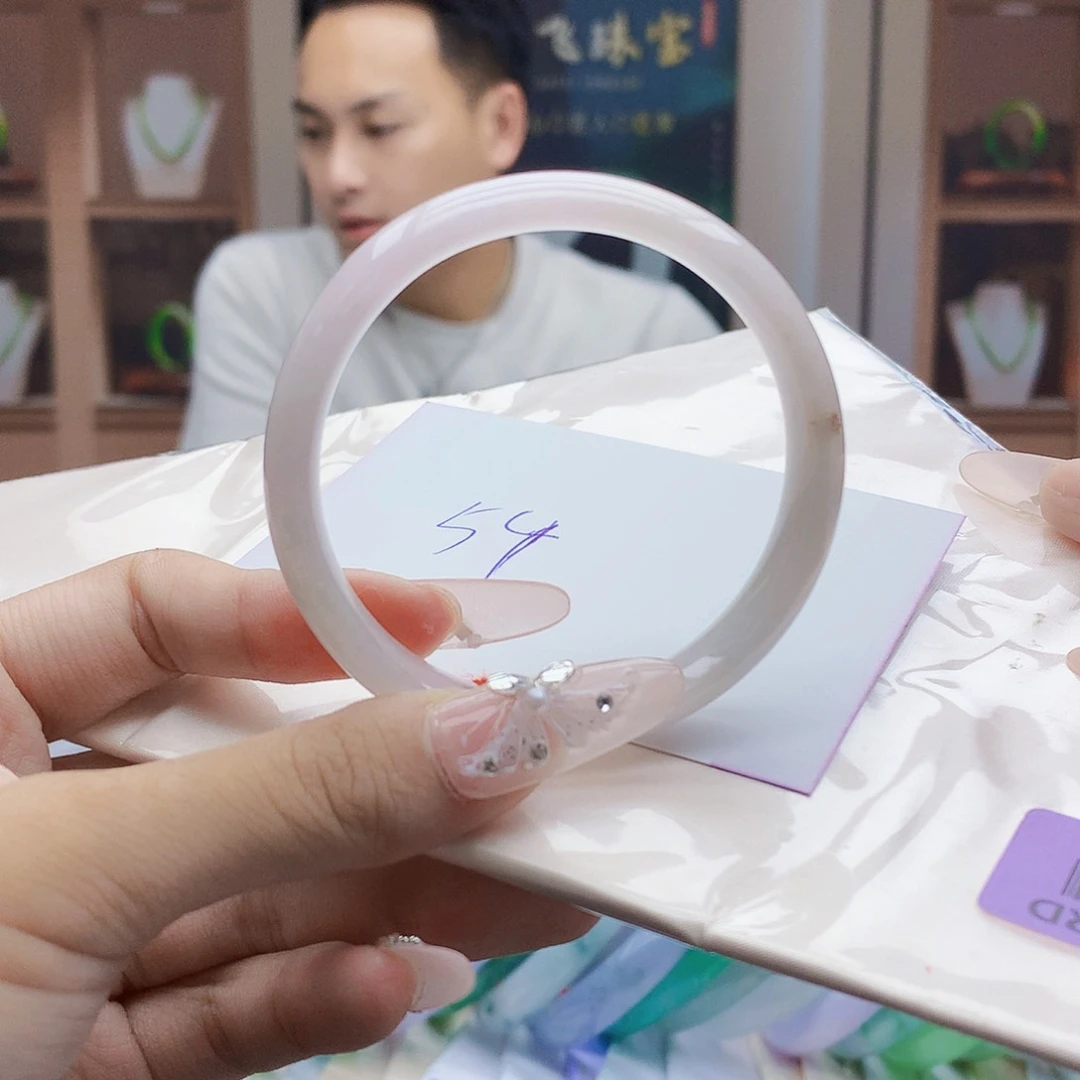 翡翠手镯未镶嵌67900999999899999