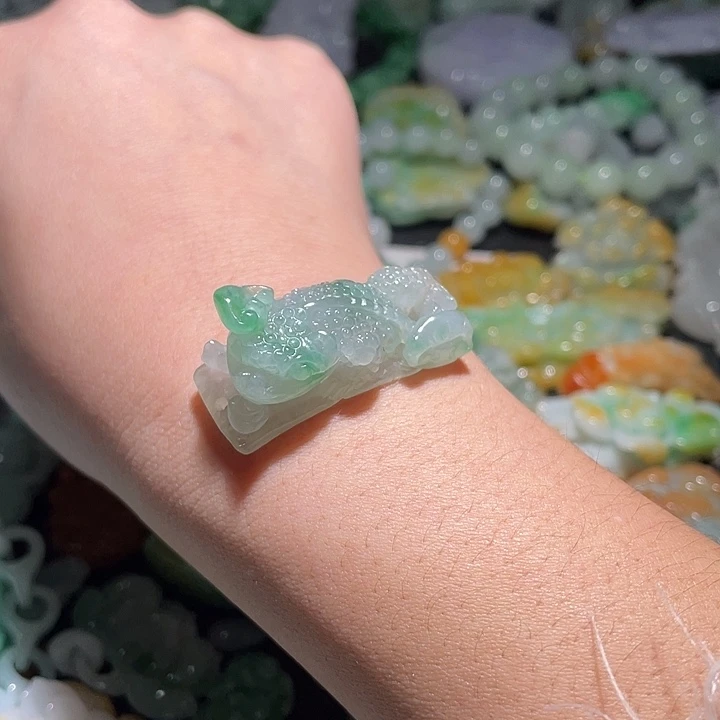 颈饰未镶嵌翡翠天