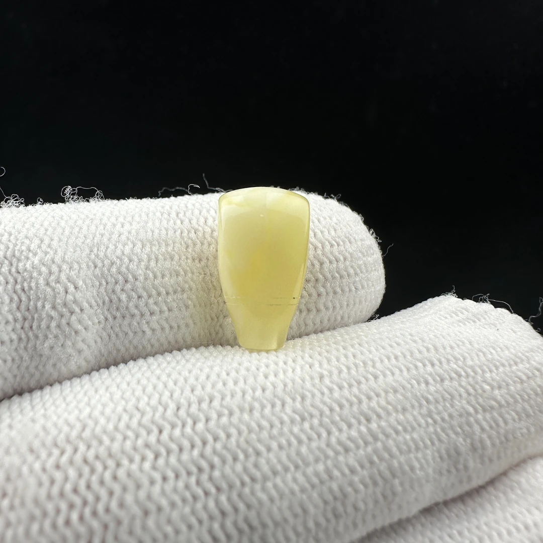 B3657天然蜜蜡瑕疵特价 三通8mm 支持复检 假一罚四