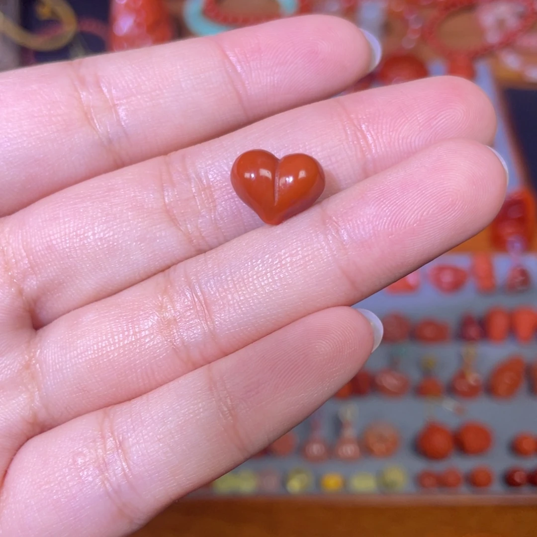 南红玛瑙屁桃心未镶嵌