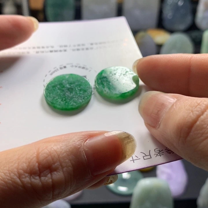 翡翠18K金镶嵌颈饰挂件