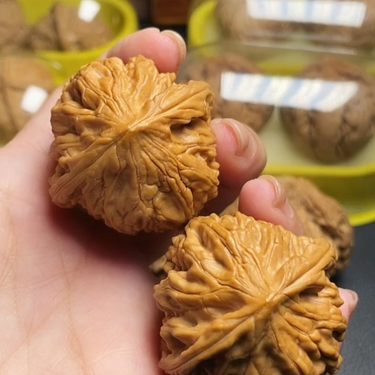文玩核桃球形鸡心