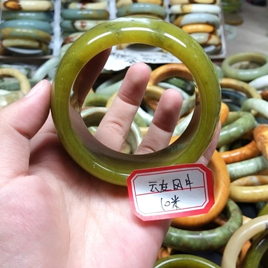 未镶嵌蛇纹石玉手镯云**中
