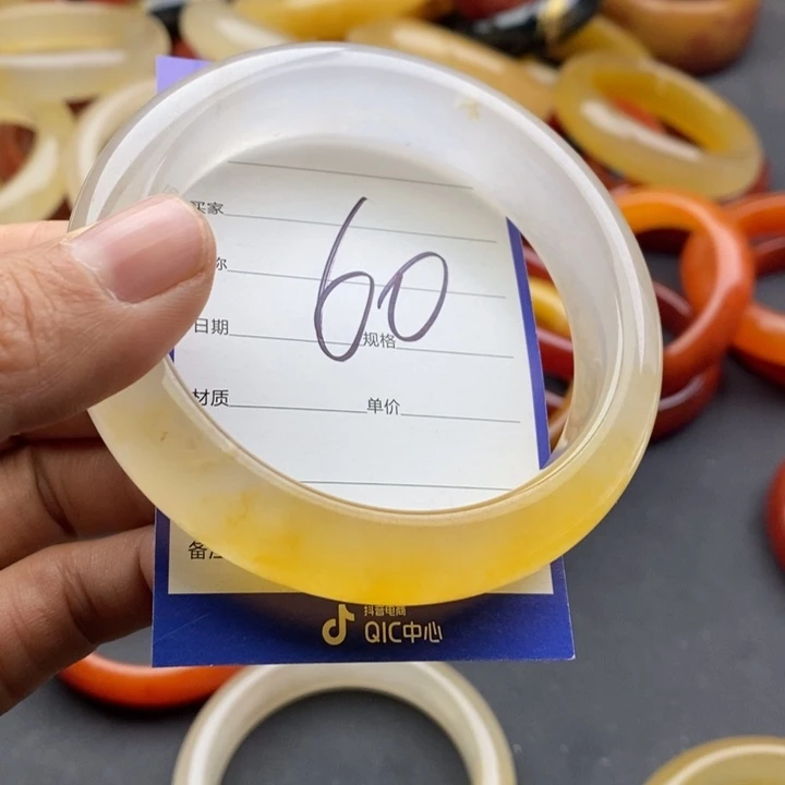 未镶嵌手镯石英质玉