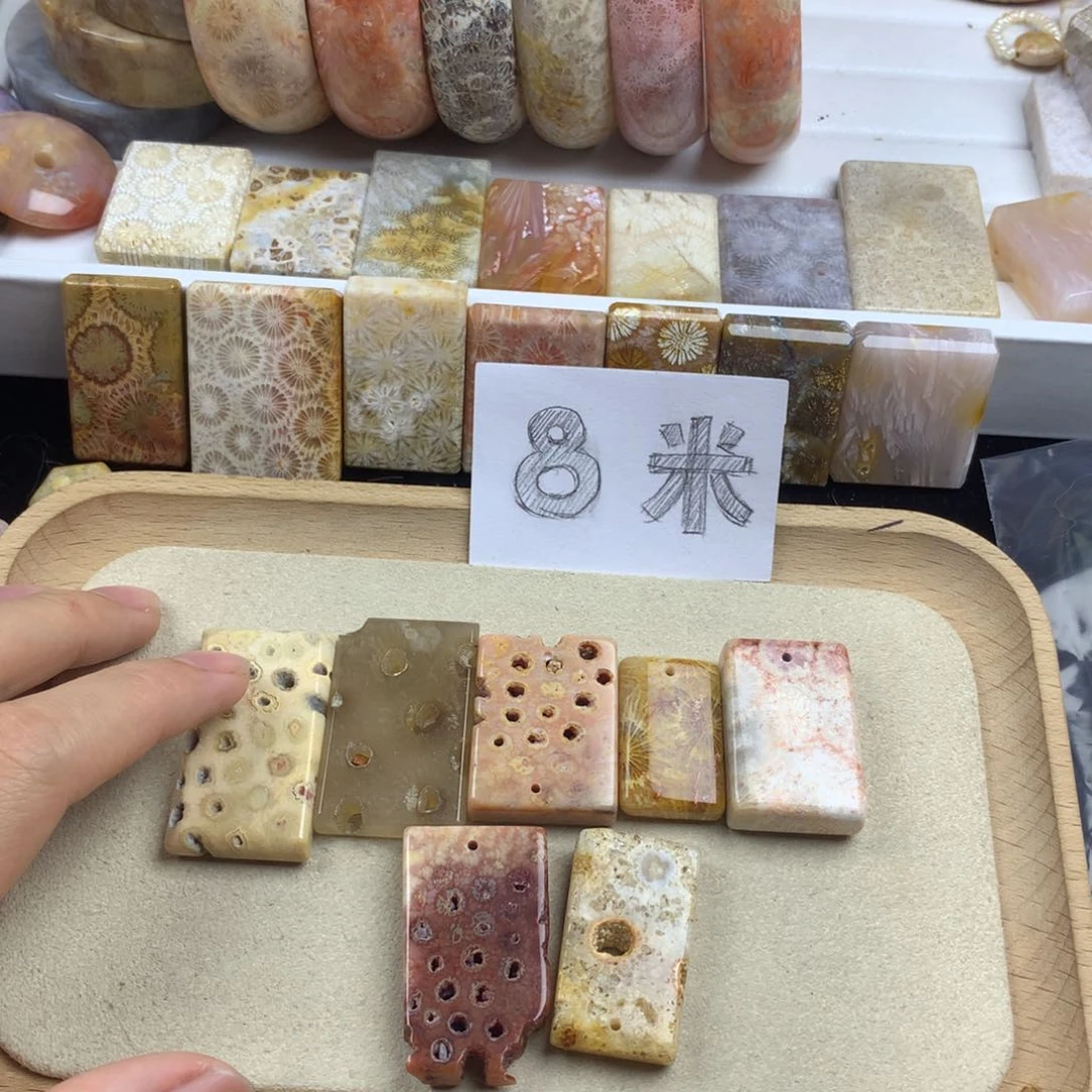 半***瑰硅化珊瑚（珊瑚玉）未镶嵌颈饰