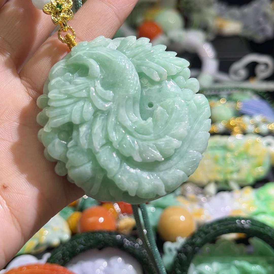 翡翠未镶嵌颈饰待编织