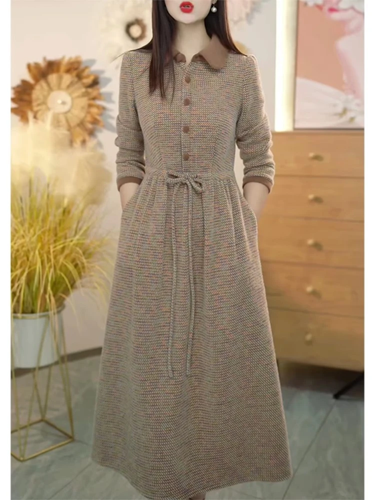 漂亮衣橱翻领连衣裙女秋冬2025新款收腰系带今年流行好看中长裙子