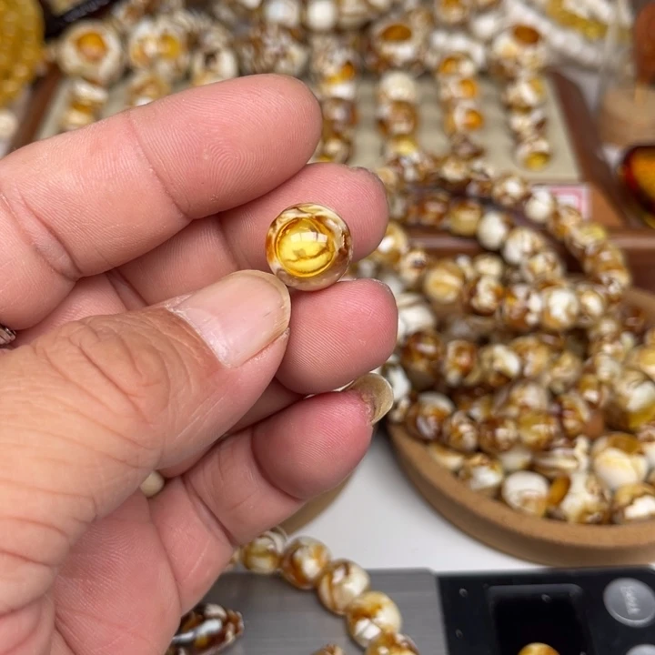 未镶嵌琥珀裸石逗*！84号