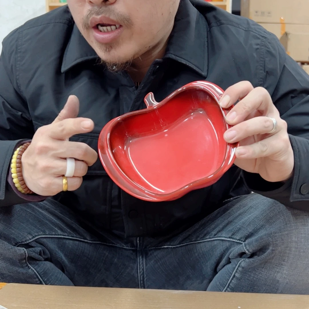 盘小姐姐家瓷器好漂亮红色苹果