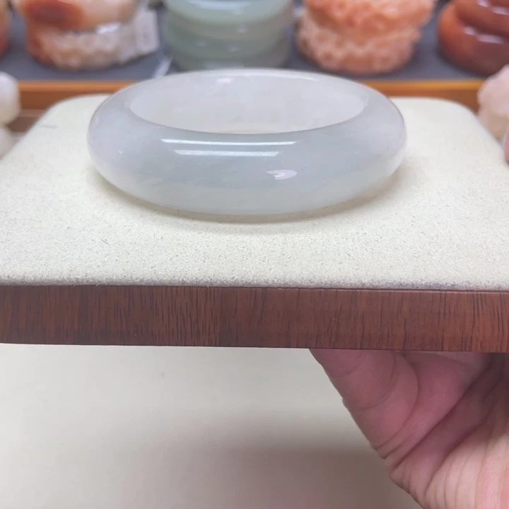 未镶嵌石英岩玉珠宝奇石