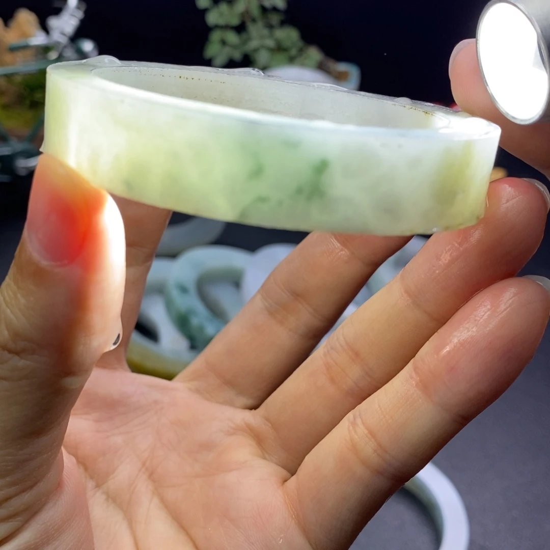 定制翡翠未镶嵌手镯