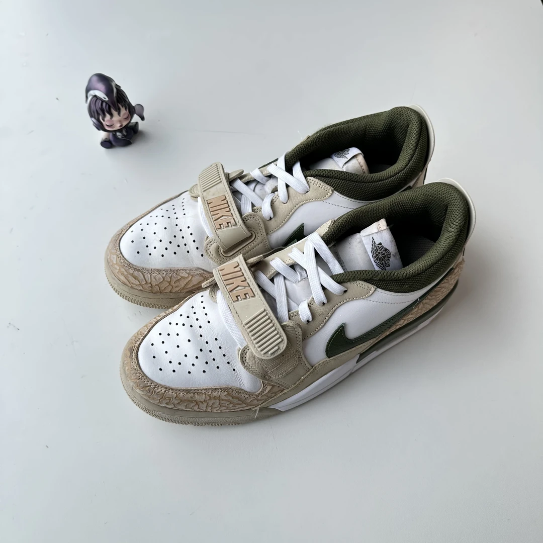 aj312low巴黎 42.5码 二手9新正品实战篮球鞋，实拍图如下