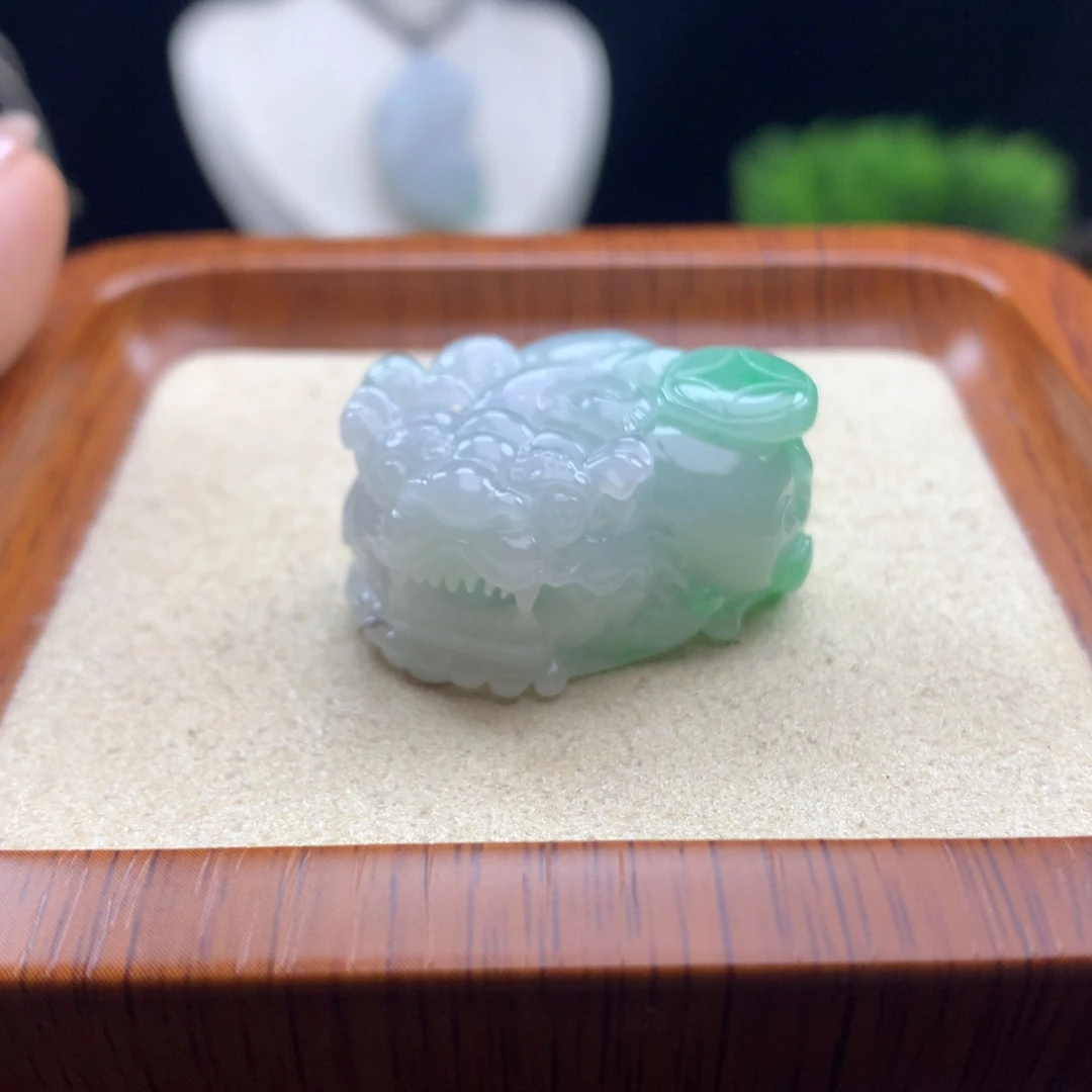 翡翠未镶嵌颈饰13