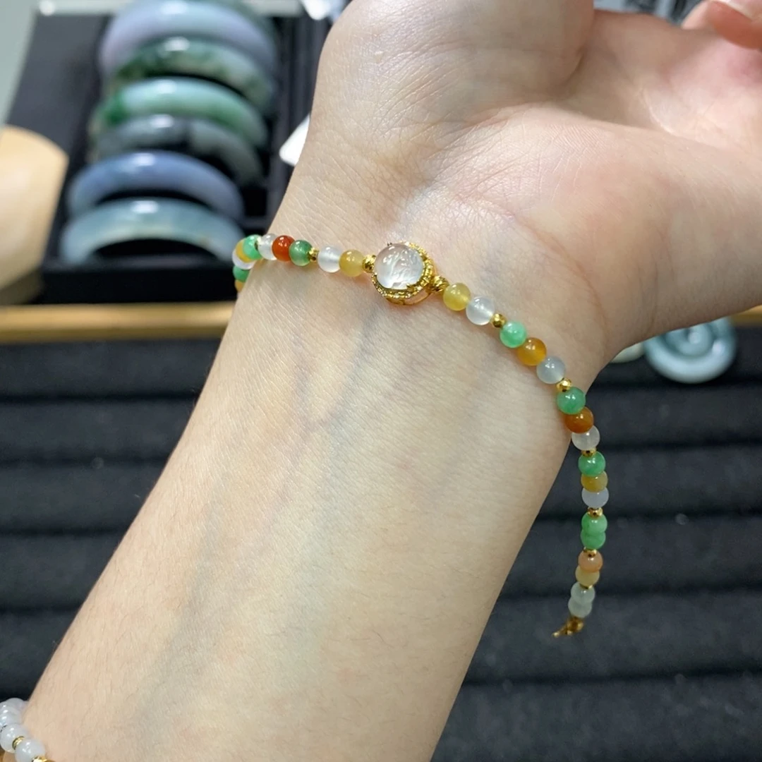 颈饰18K金镶嵌翡翠