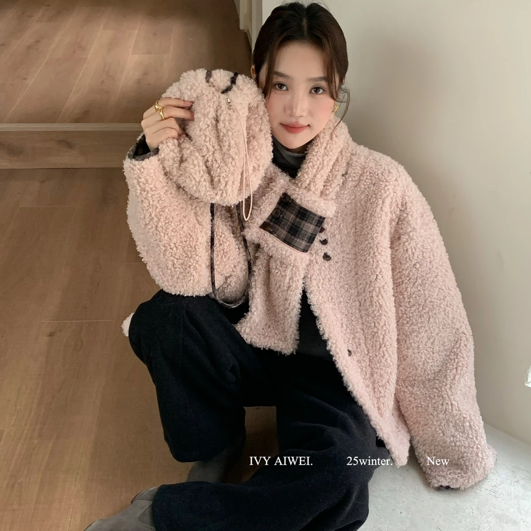 休闲气质加厚保暖仿皮毛一体短外套(配围巾)