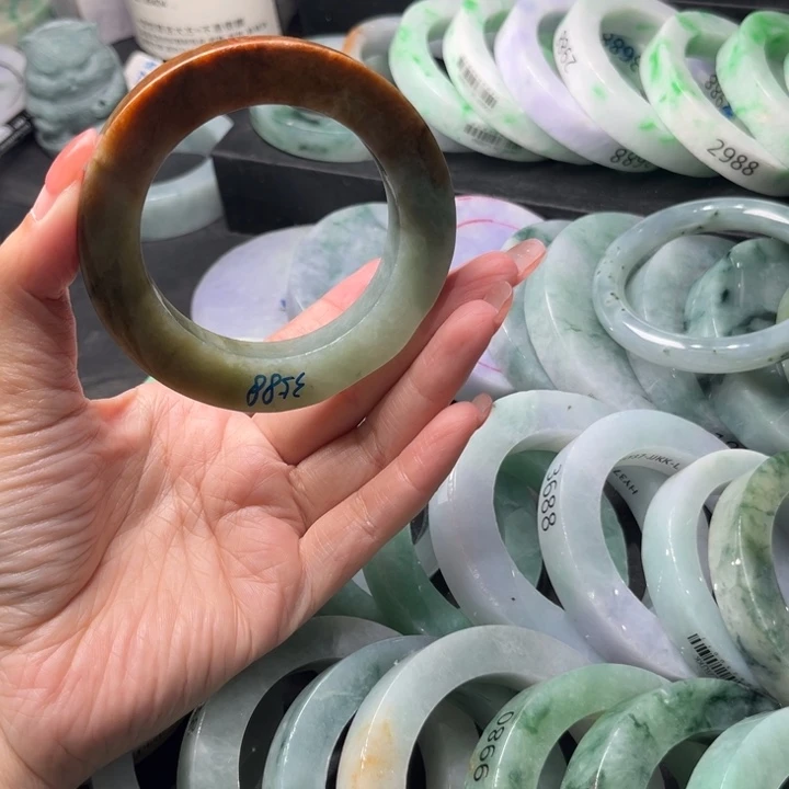 定制翡翠未镶嵌翡翠手镯