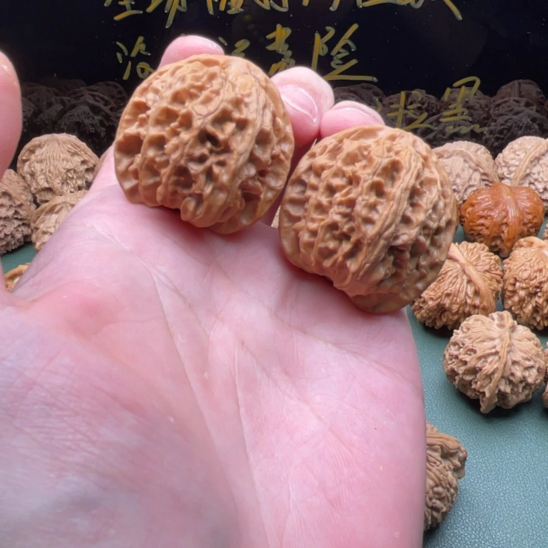 核桃把件詹**337小苹果，已经打底