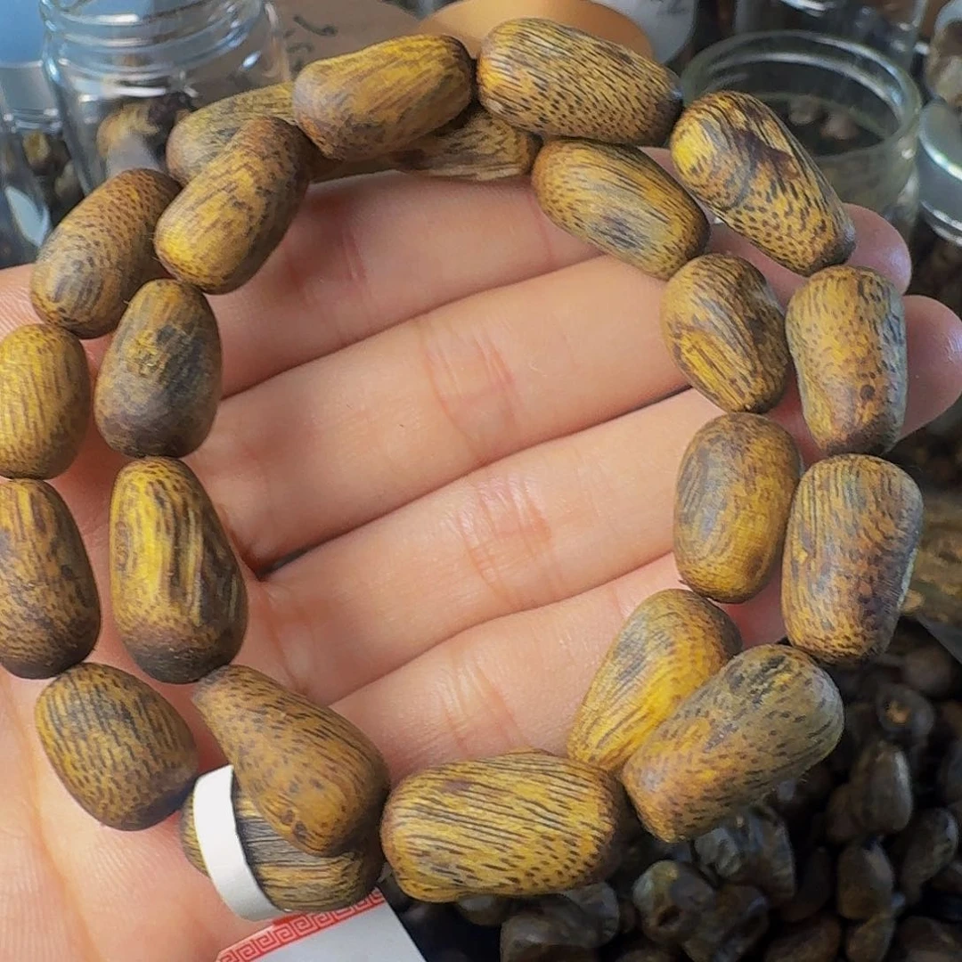 沉香碎屑沉香乌身留疤老料子