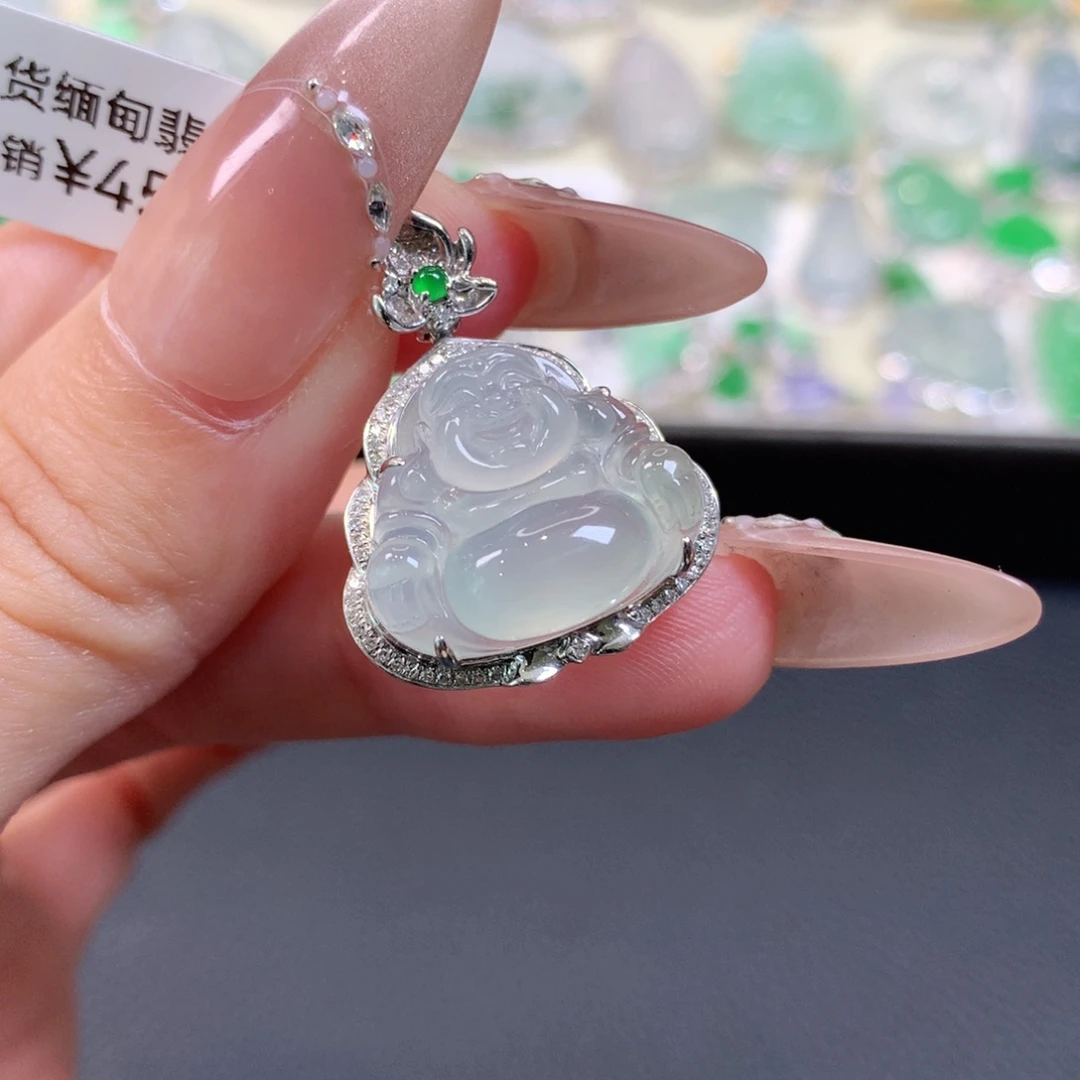 翡翠18K金镶嵌颈饰