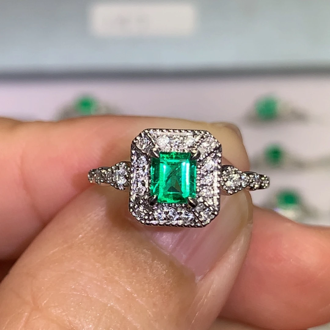 祖母绿戒指18K金镶嵌