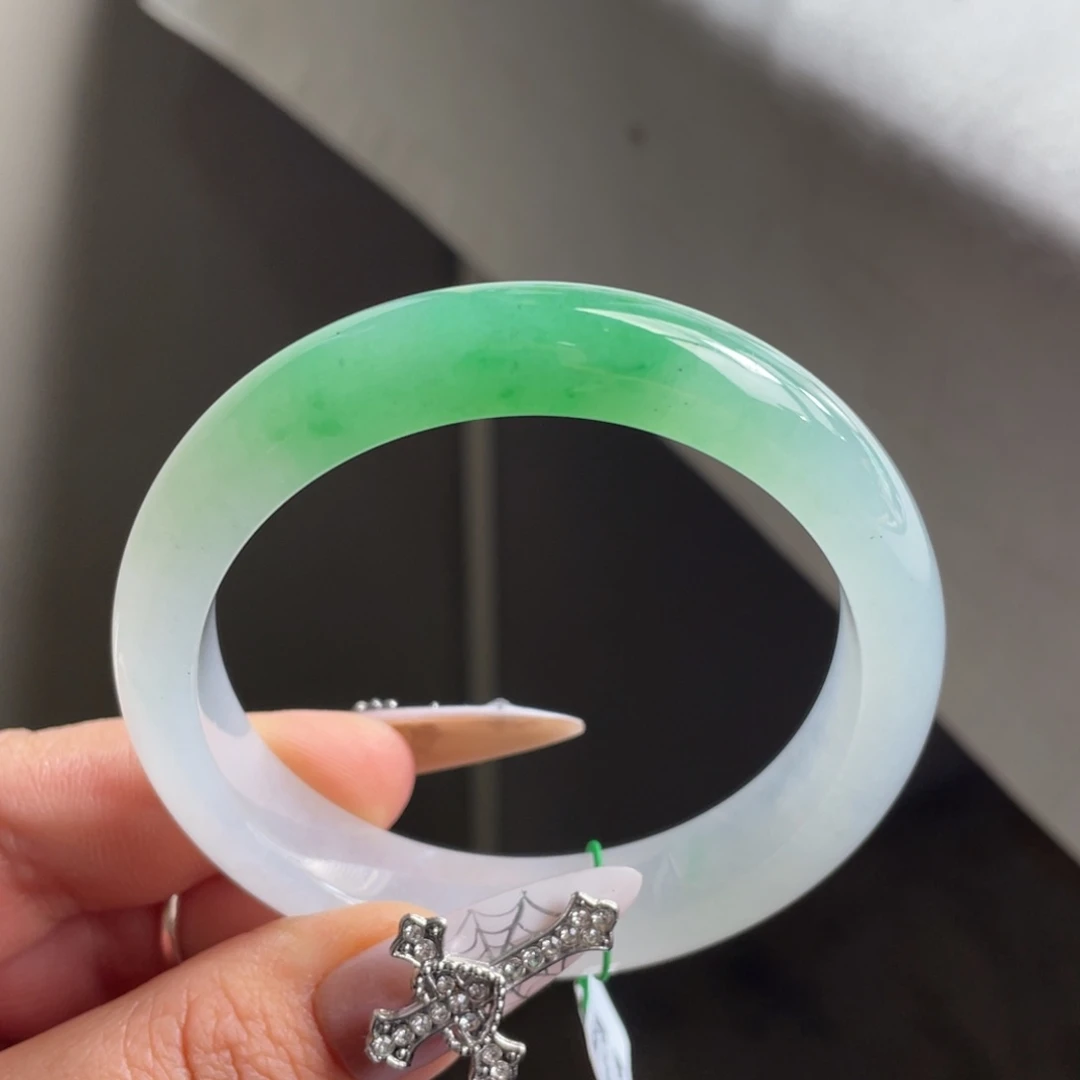 翡翠未镶嵌手镯冰绿正圈手镯