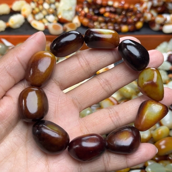 和田玉颈饰未镶嵌N****）