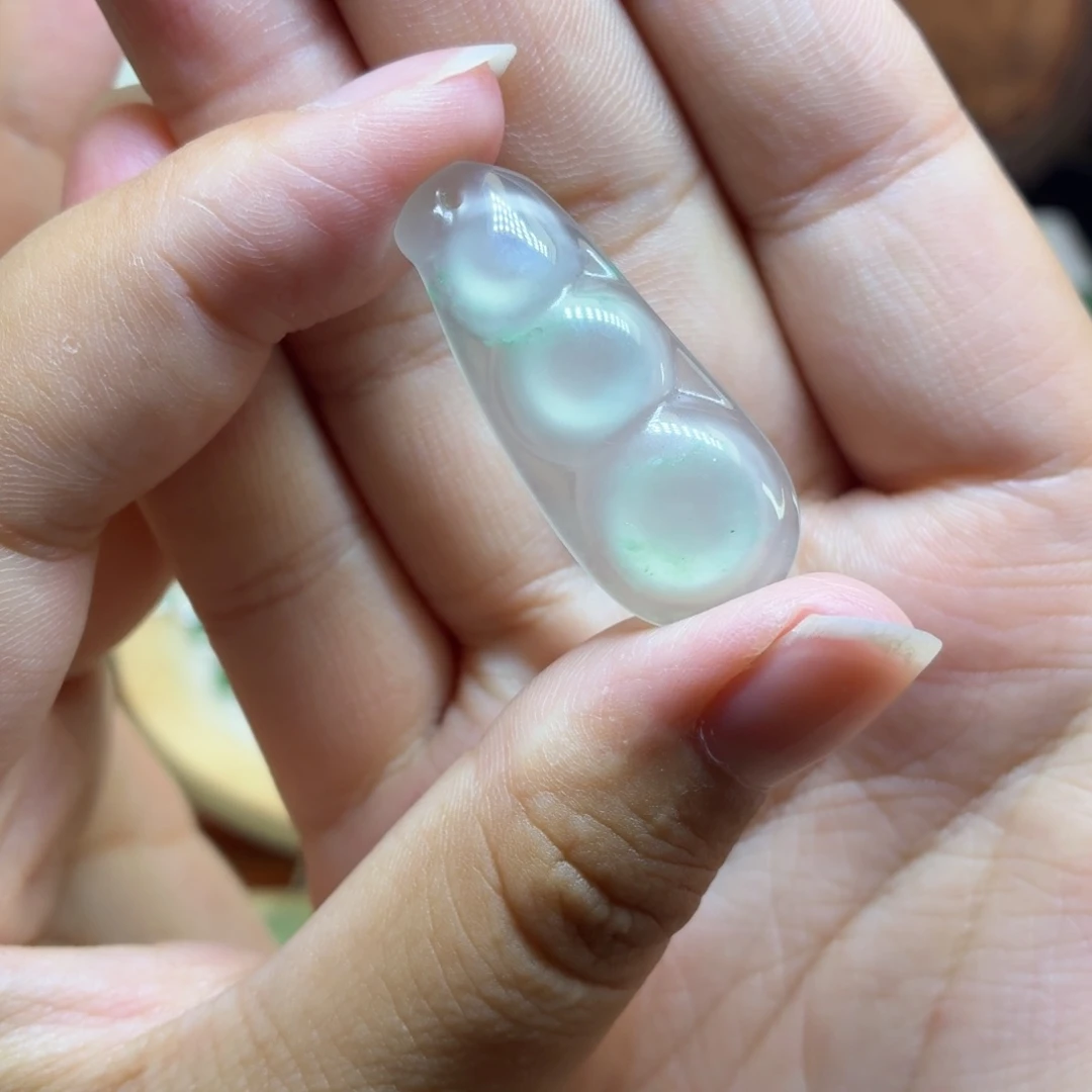 石英质玉（非洲翠）未镶嵌颈饰