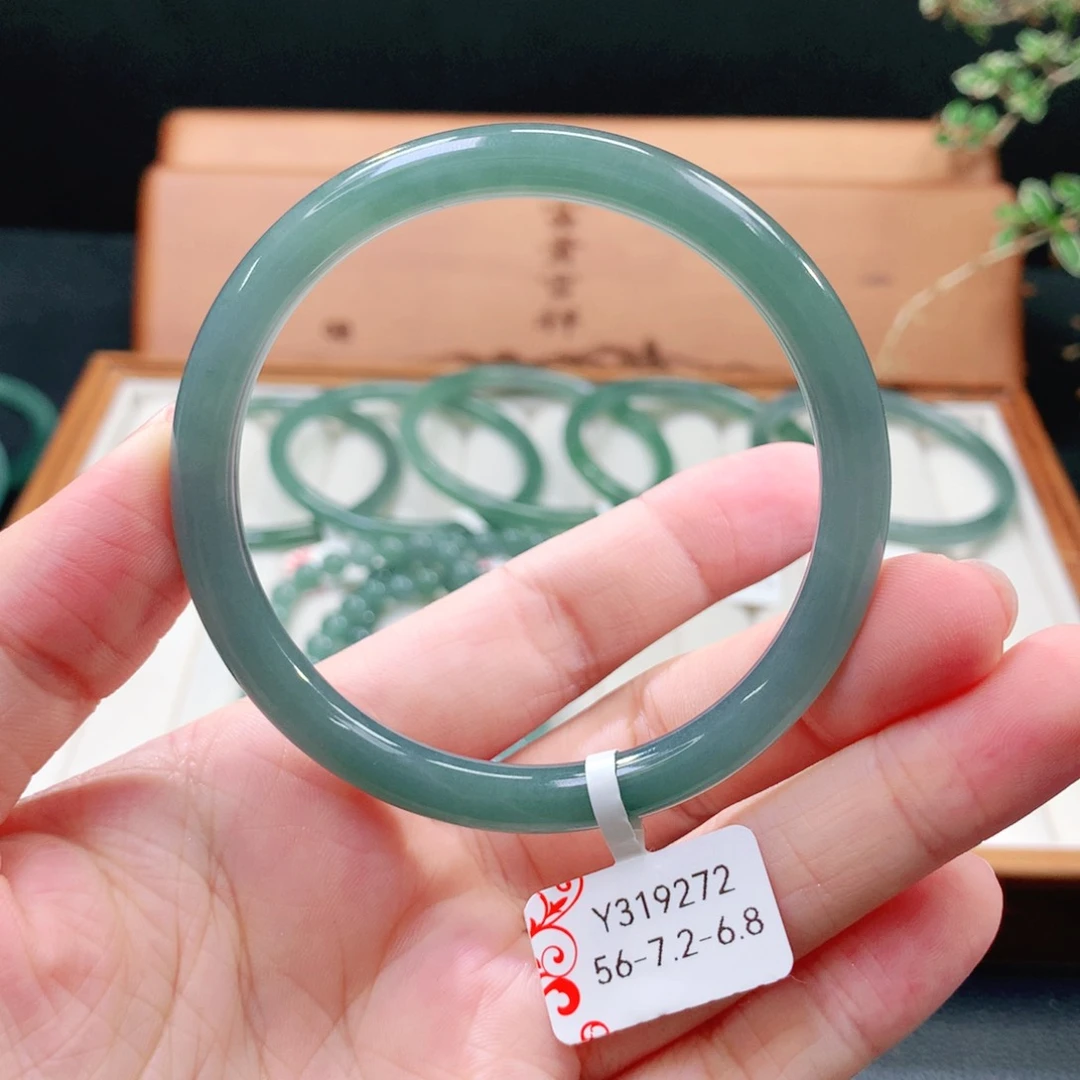 翡翠手镯（圆镯）未镶嵌
