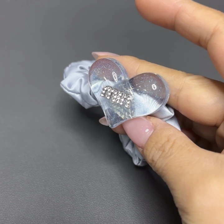 皮质铁合金爱心头绳