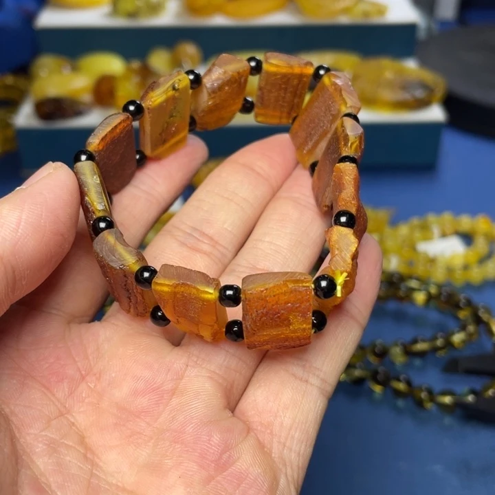 未镶嵌琥珀珠宝奇石