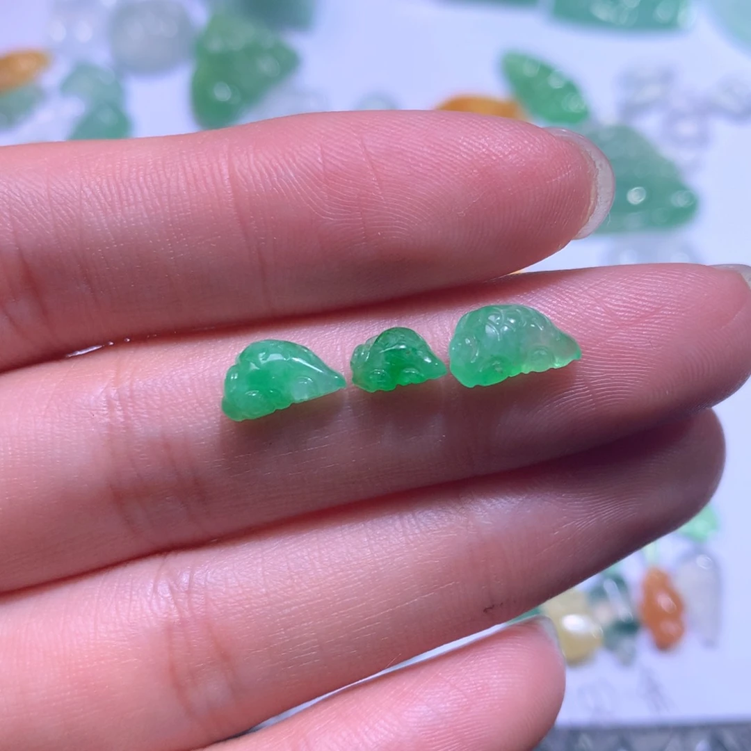 翡翠颈饰未镶嵌鱼