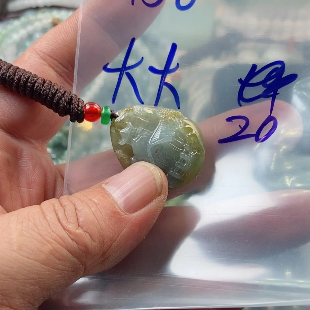 翡翠颈饰未镶嵌大****点