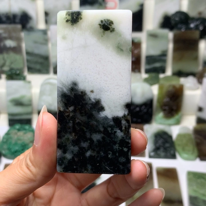 独山玉未镶嵌颈饰