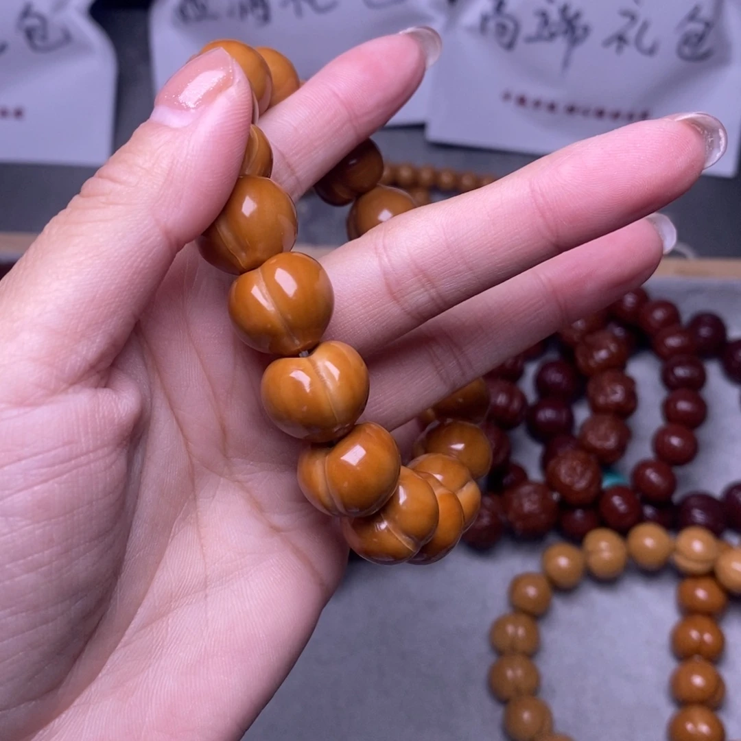 猴头核桃手串柯基屁桃