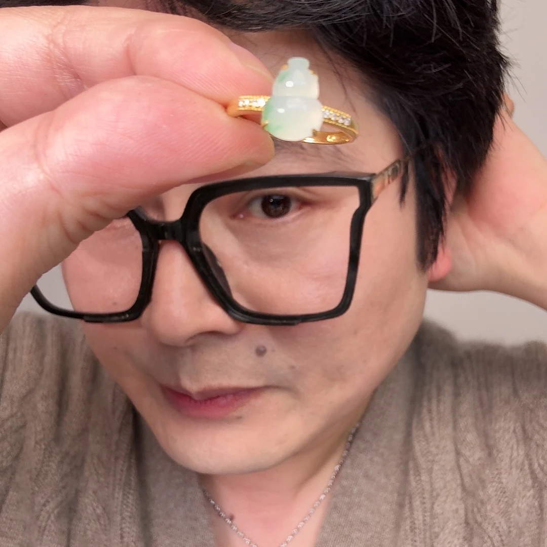 吉***包翡翠18K金镶嵌颈饰一件