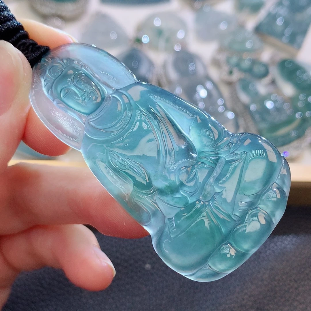 翡翠挂件未镶嵌翡翠