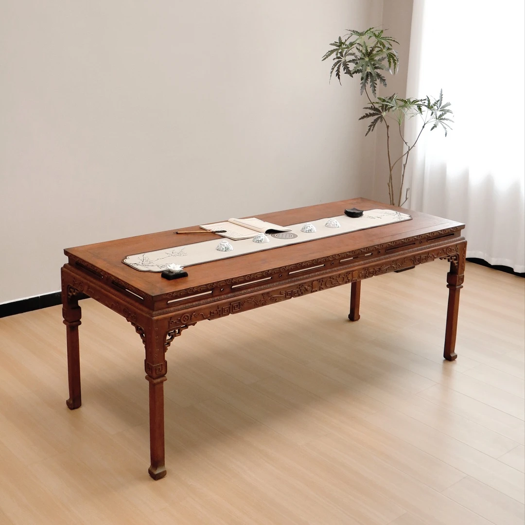 入室写意  •  茶台长200宽80高81，形制庄重典雅，气韵非凡